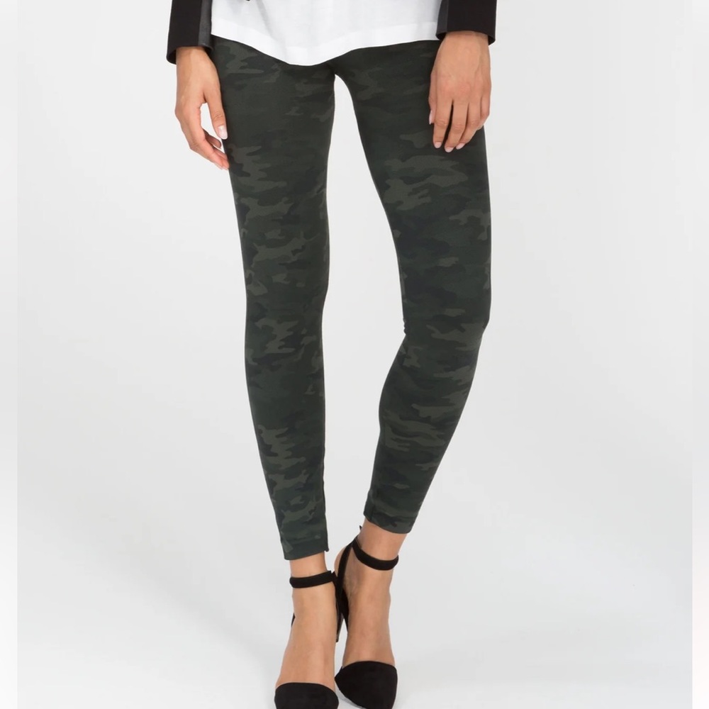 SPANX - Leggings in Green Camo - Size Medium